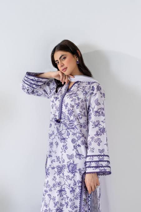 Tana Bana Lawn Collection 2026 – 3PCS Unstitched Digital Printed Lawn Suit with Embroidered Chiffon Dupatta