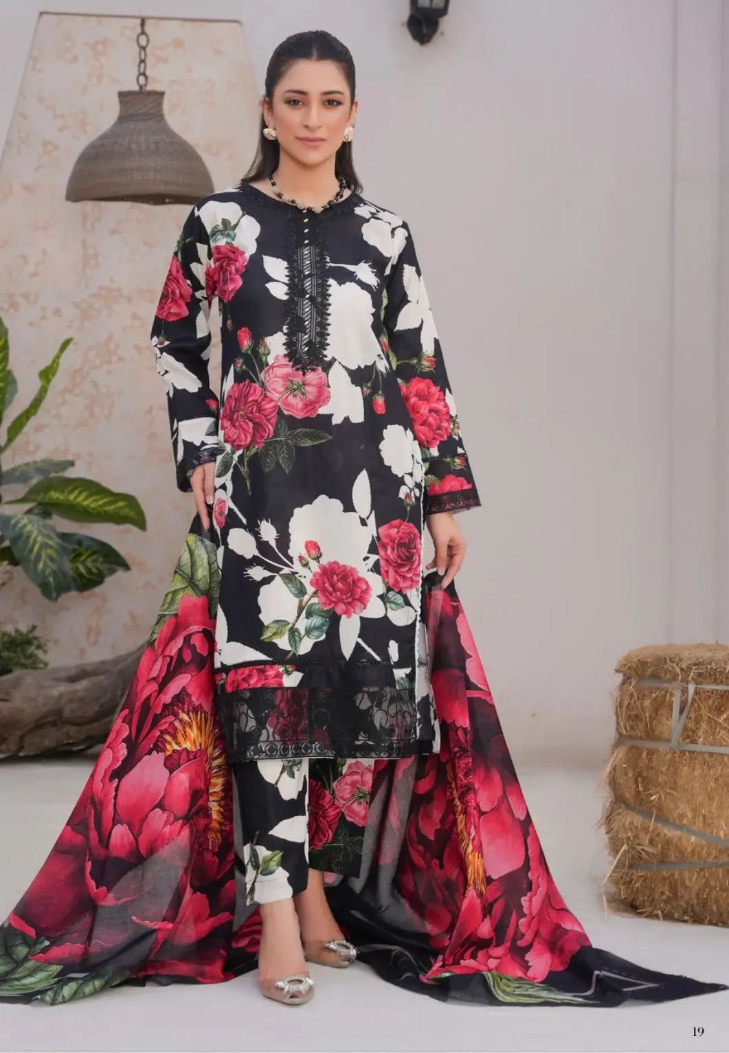 Baroque Lawn Collection 2026 – 3PCS Unstitched Digital Printed Lawn Suit with Embroidered Chiffon Dupatta